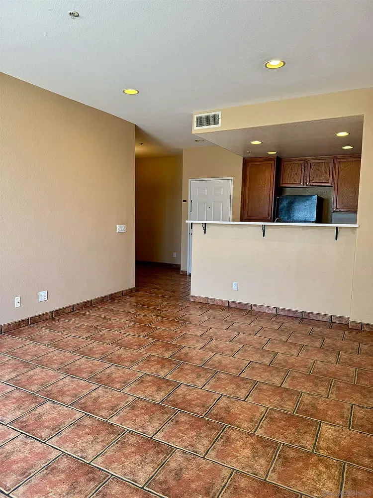 2 bed, 2.5 bath, 1275 sqft, $2,995 — Photo 3