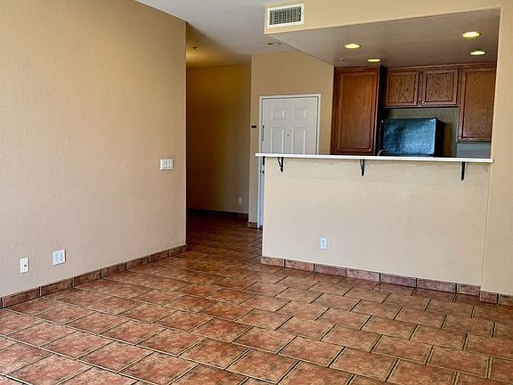 3rd image of 1760 E Palomar St E #302