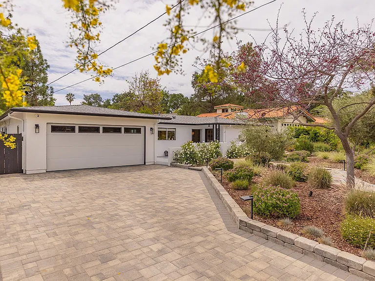 413 W Matilija St — Photo 4