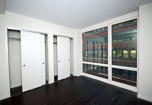 3rd image of 235 E 44th St #15A