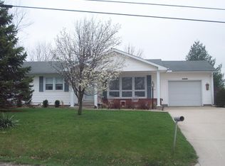 1207 Maffry Ave, Macon, MO 63552