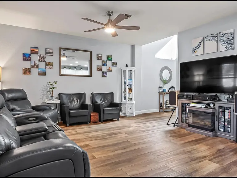 8739 Bigelow Dr — Photo 3