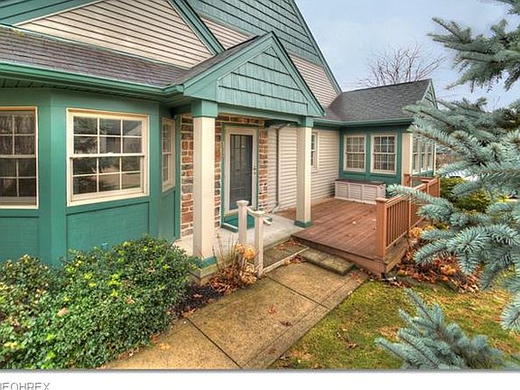 3rd image of 877 Hampton Ct