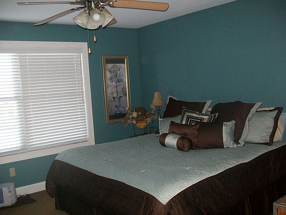 4th image of 110 Caswell Dr