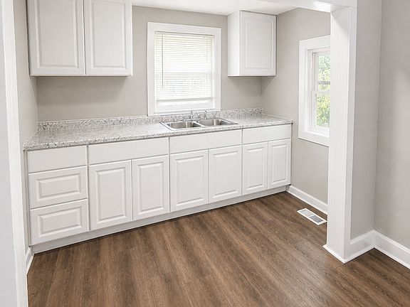 5th image of 3005 E 19th Ter