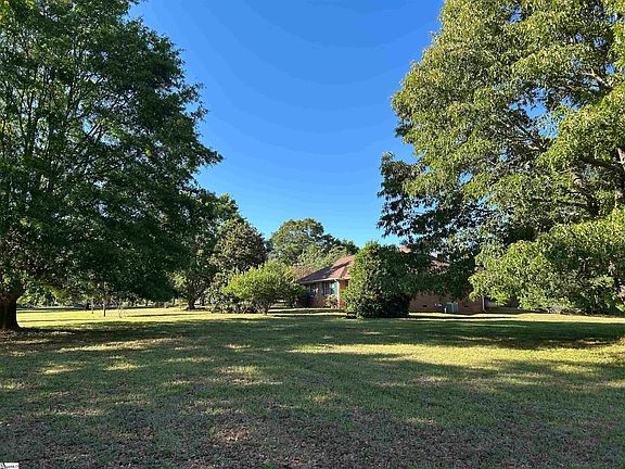 3rd image of 112 Arnold Rd