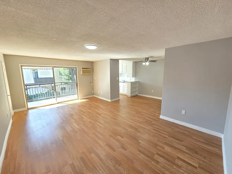 13813 Oxnard — Photo 13