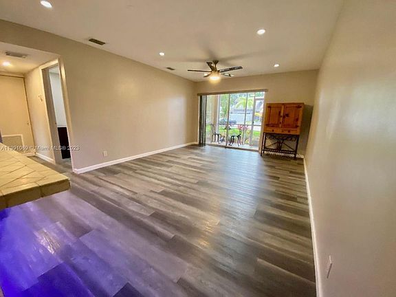 5th image of 430 SE 7th St APT 105E