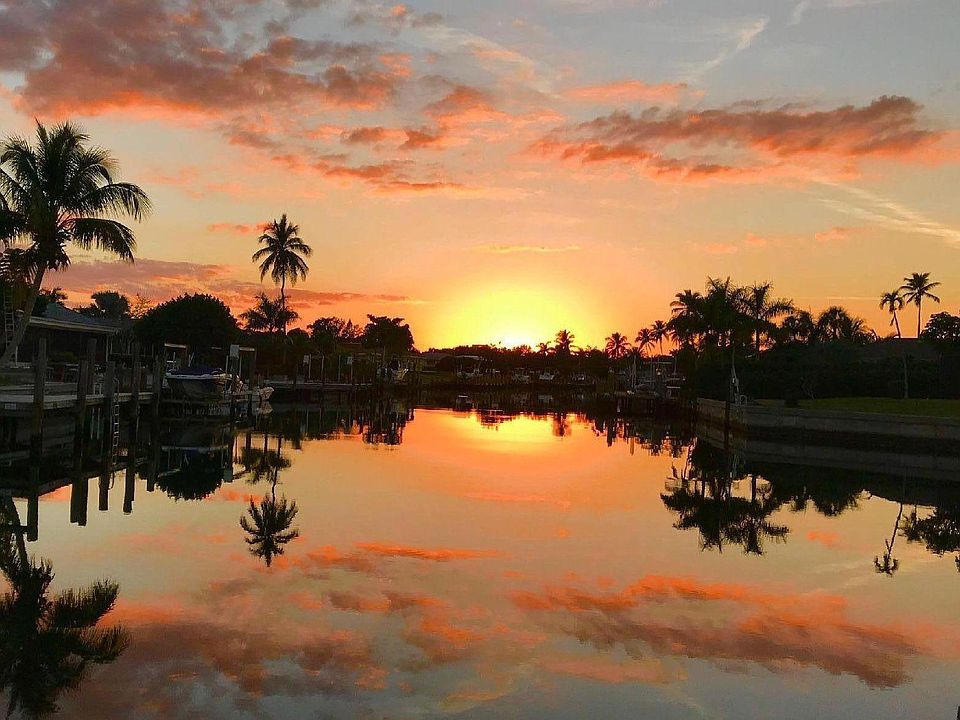 Sunset from the backyard, one of the prettiest in Marco
