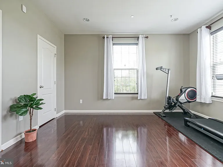 465 Wistar Pl — Photo 3