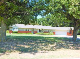 1710 S Oakwood Rd, Enid, OK 73703