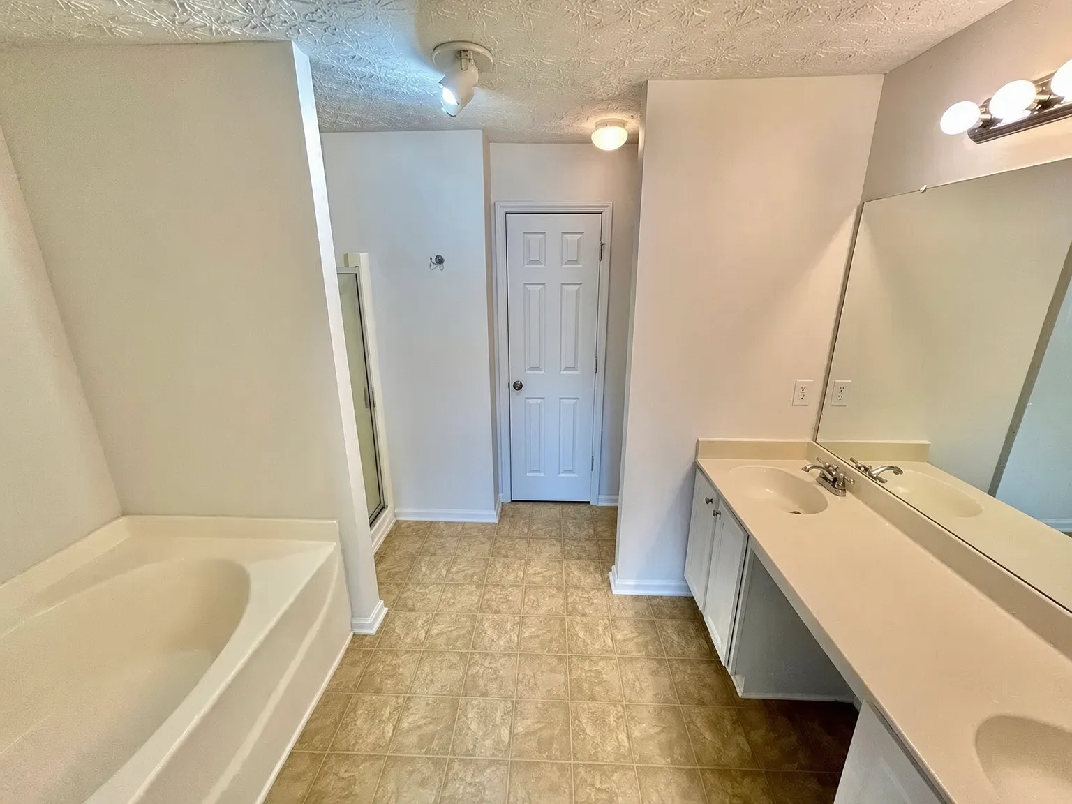 3 bed, 2.5 bath, 1506 sqft, $1,860 — Photo 4