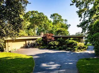 1415 Cedar Point Rd, Sandusky, OH 44870