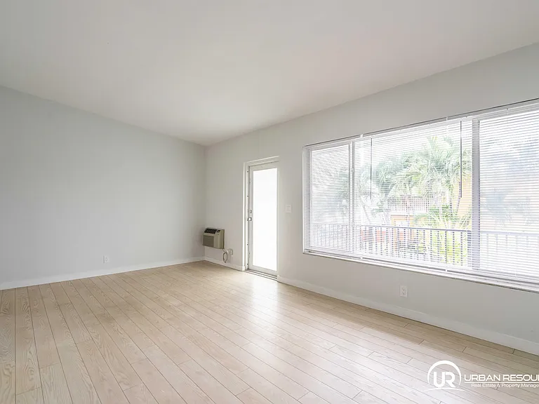 1750 S Treasure Dr #8 — Photo 13