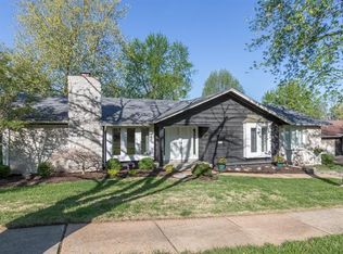 492 Baywillow Dr, Ballwin, MO 63011