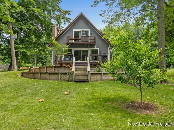 8856 Bluff St, Newaygo, MI 49337