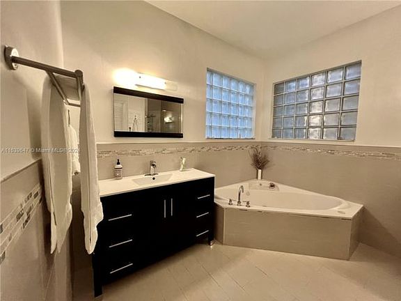 5th image of 673 NW 129th Ct