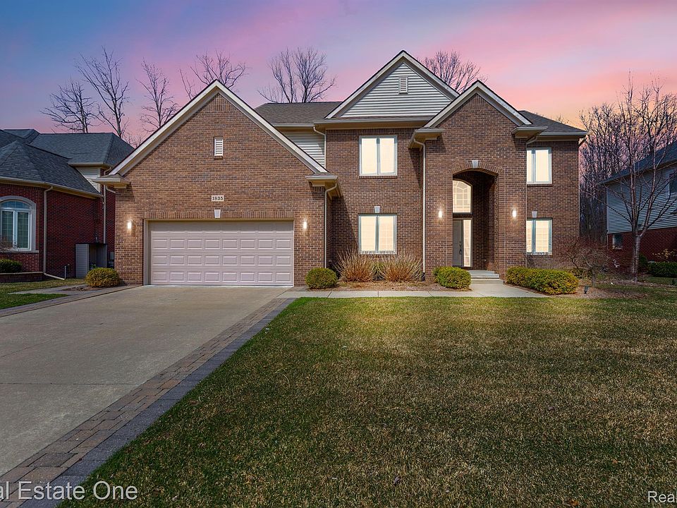 1st image of 1835 Oak Forest Dr E