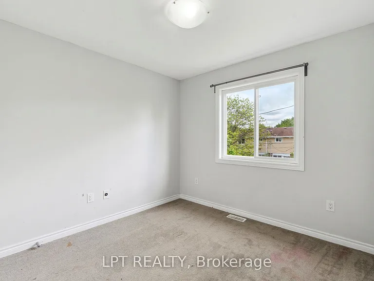 217 Louise St — Photo 22