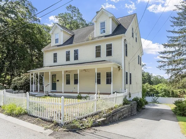 21 High St, Ayer, MA 01432