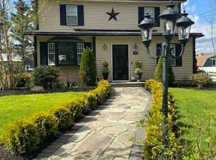 29 Ennis Rd, Oxford, MA 01540