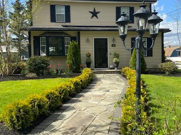 29 Ennis Rd, Oxford, MA 01540