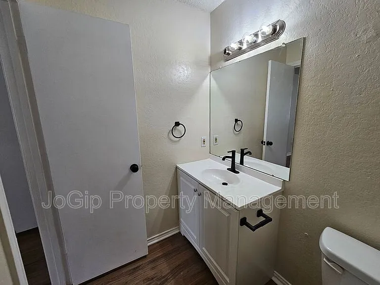311 Bryant Ln — Photo 13