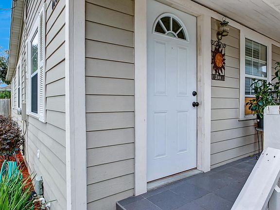 3rd image of 610 7th Ave S