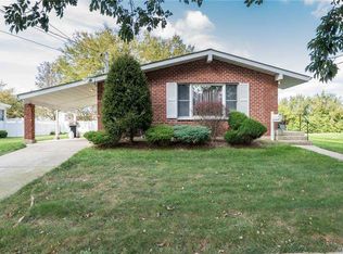 14 Pickwick Dr S, Hicksville, NY 11801