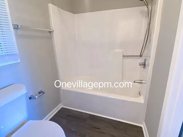 2416 Moran St — Photo 12