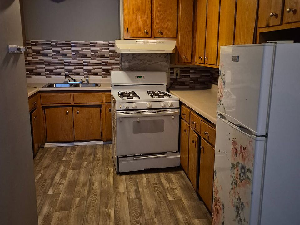 2nd image of 3801 Van Buren St NE Unit 5