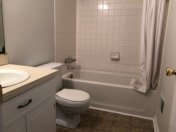 3rd image of 1712 Village Lake Dr