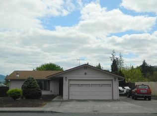 959 NW Morgan Ln, Grants Pass, OR