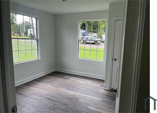 3rd image of 2526 Lee Ave SW