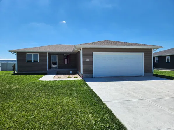 605 6th St, Phillips, NE 68865