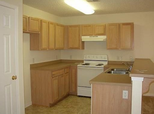 Kitchen with Breakfast bar