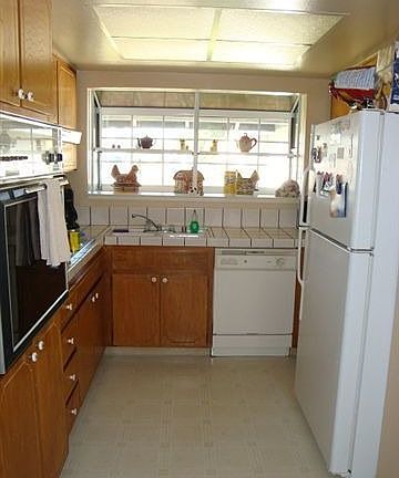 3rd image of 2519 Begonia St