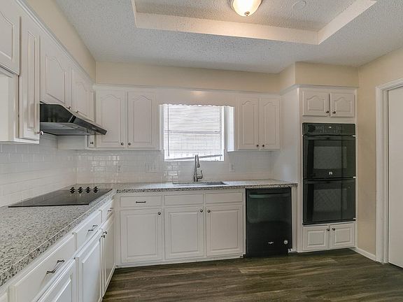 4th image of 1322 Pinecroft Dr