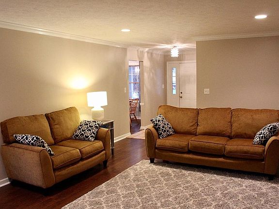 4th image of 275 Shenandoah Blvd