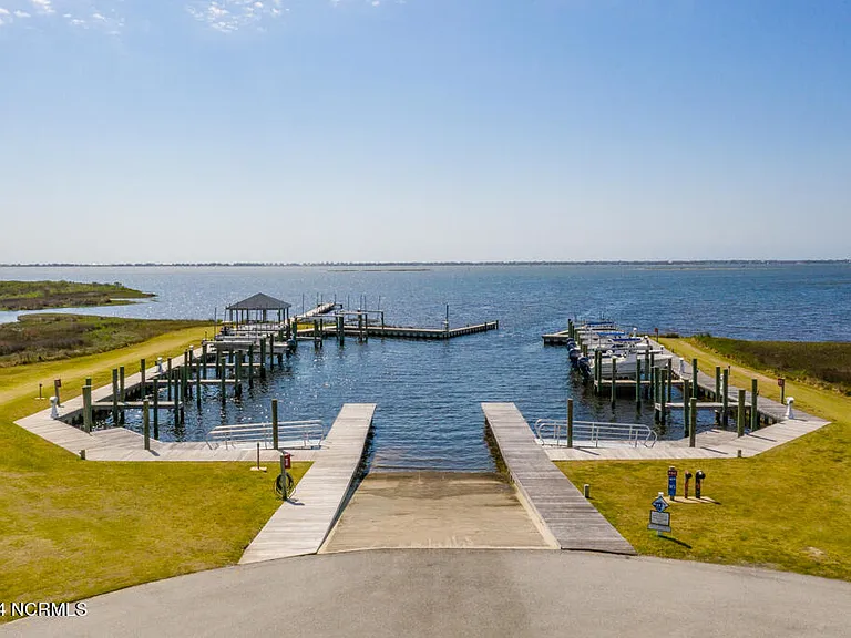 113 Bogue Harbor Ct — Photo 64