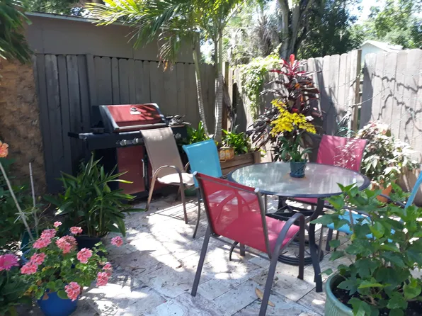 2401 54th St S, Gulfport, FL 33707