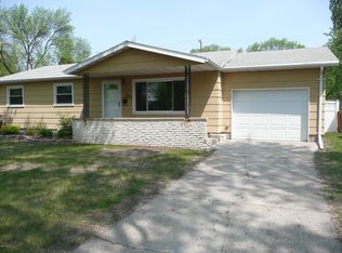1103 19th Ave S, Grand Forks, ND 58201