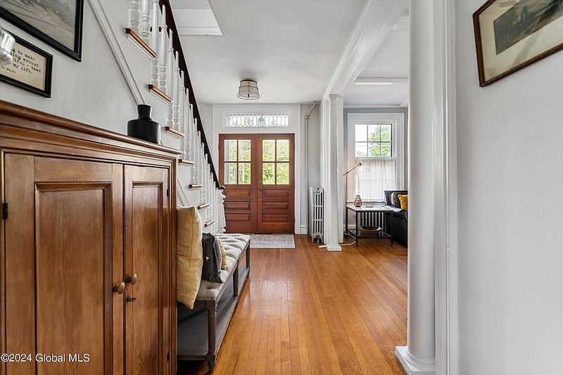 5th image of 104 Brook Road