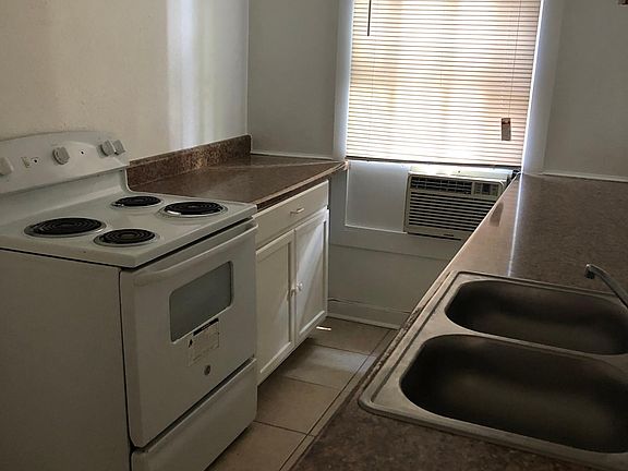 3rd image of 915 Stockton St #1