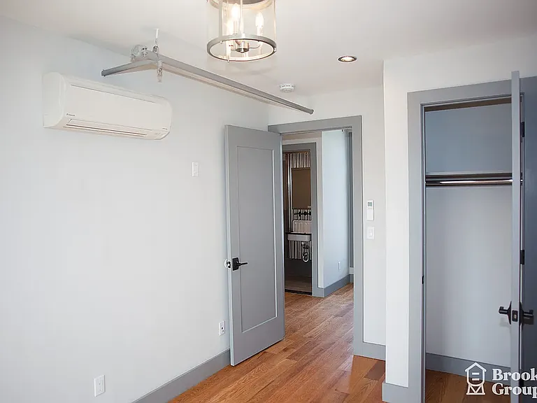 18 Stanhope St #2G — Photo 8