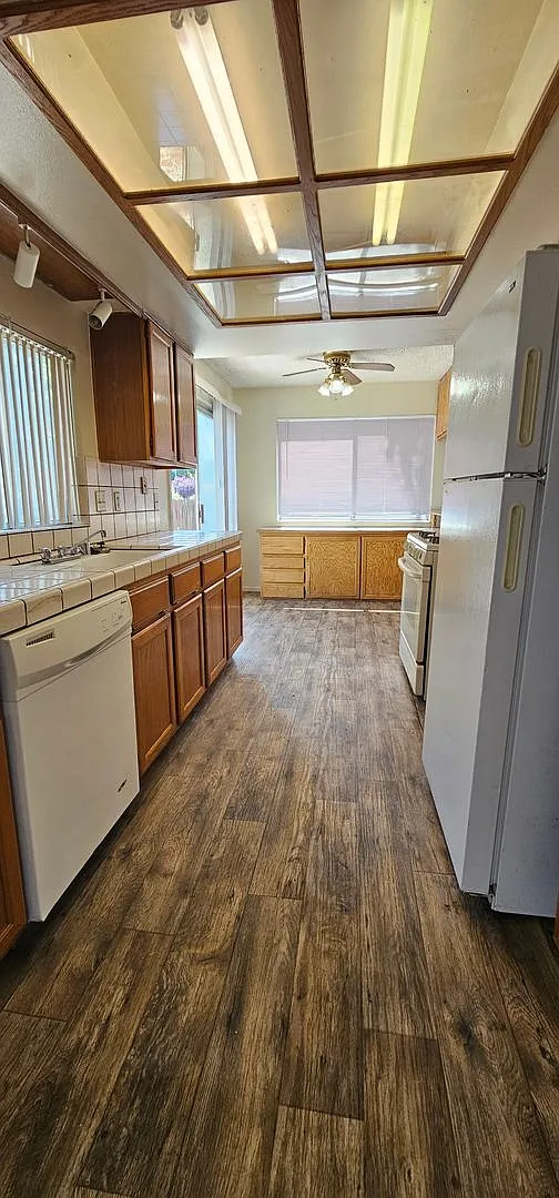 3 bed, 2.5 bath, 1508 sqft, $2,400 — Photo 4