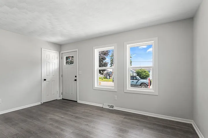3276 Lombard St SW — Photo 9