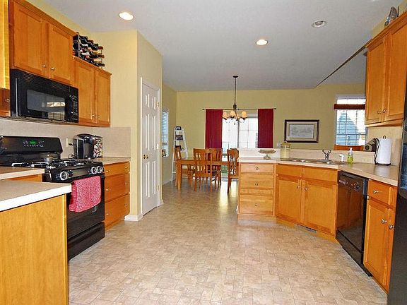 4th image of 107 Charlan Blvd
