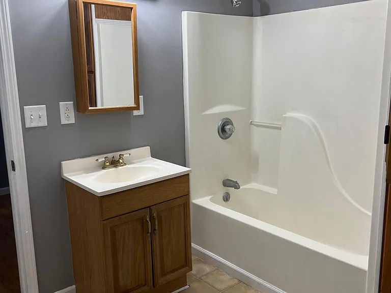 1011 S Greenlawn Ave — Photo 5