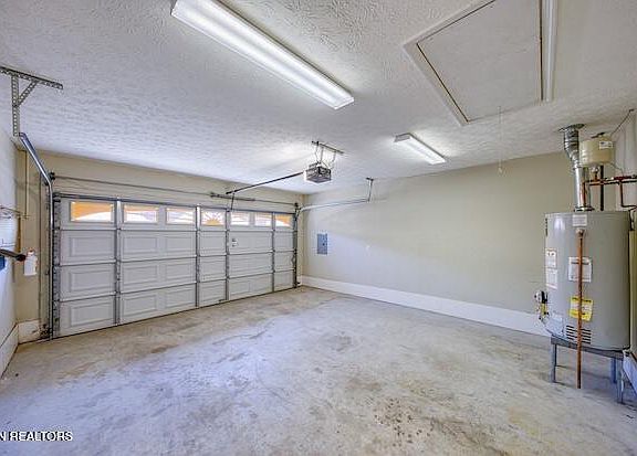 5th image of 433 Creekview Ln